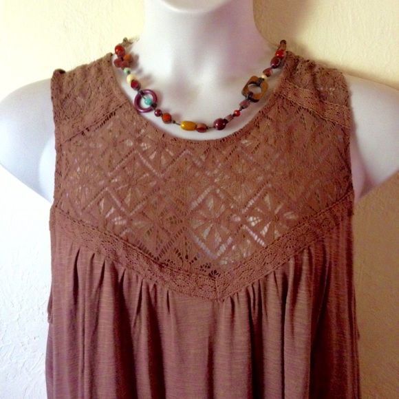 NWT - Size 1X Sleeveless Top with Lace Yoke - Picture 3 of 8